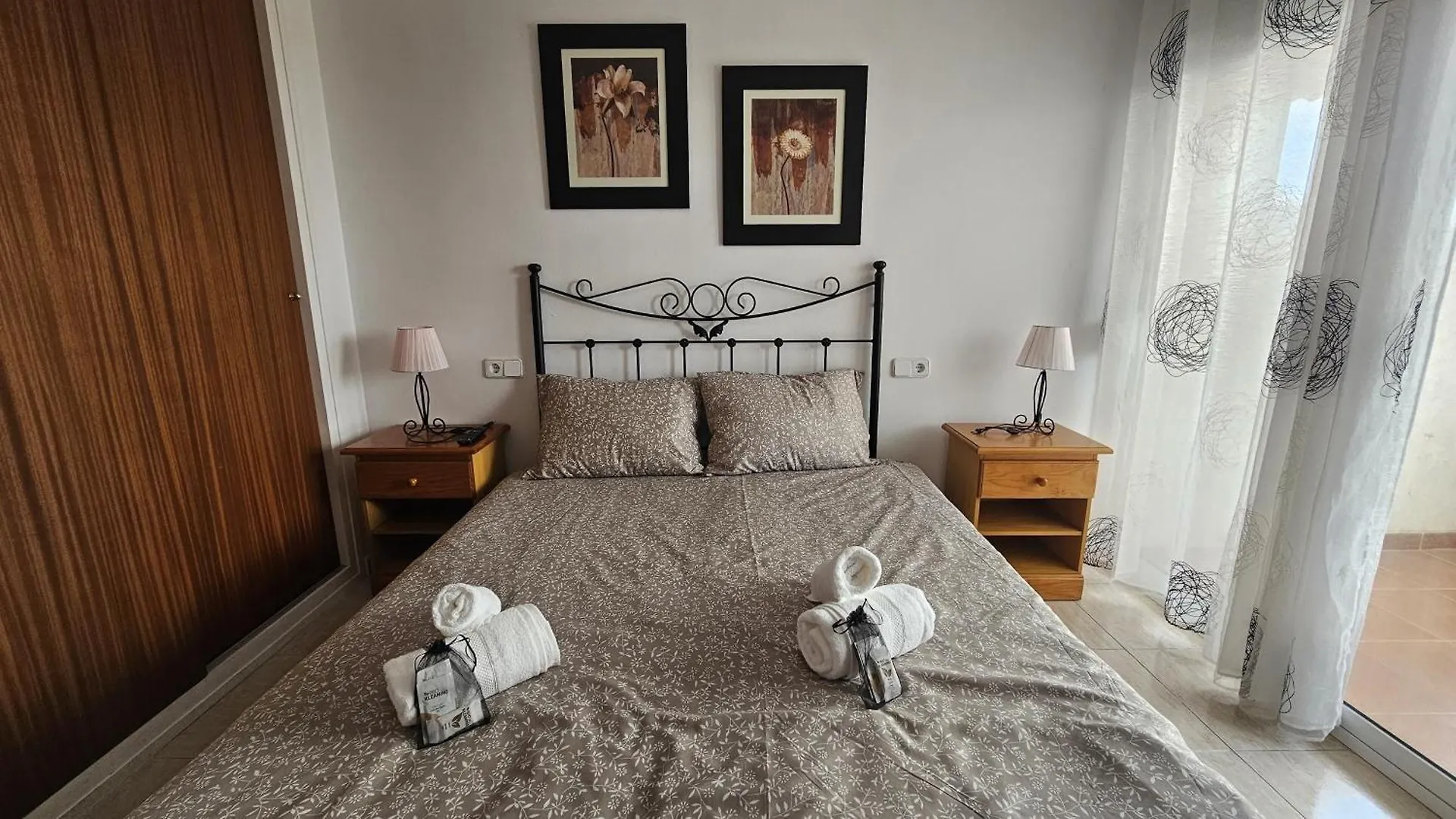 Tu Refugio Vacacional En Roses Apartment